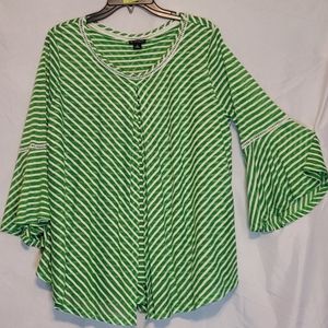 New Direction Beautiful green split top size Medium